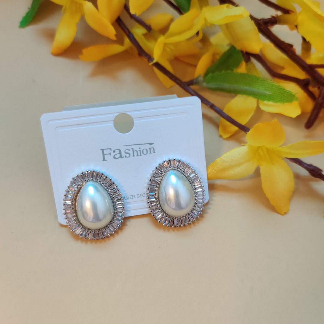 (0118ER002A200) Silver Baguette stone Pearl Stud