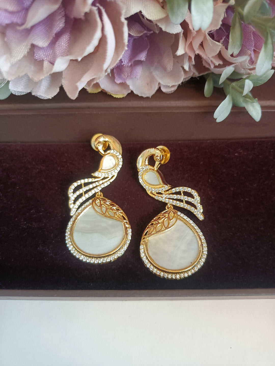 (0556ER004A100) Mother Of Pearl Peacock Statement Earring