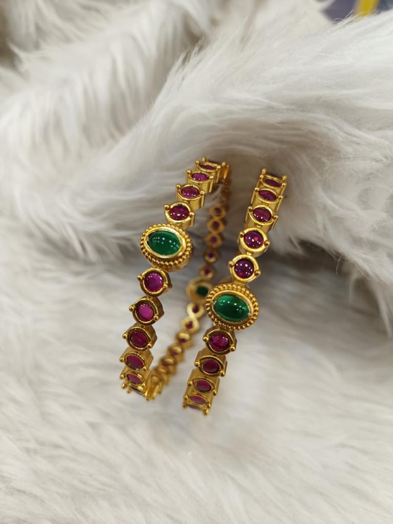 (7-18-KD3) Antique Gold Plated Kemp Stone Bangle in Pair