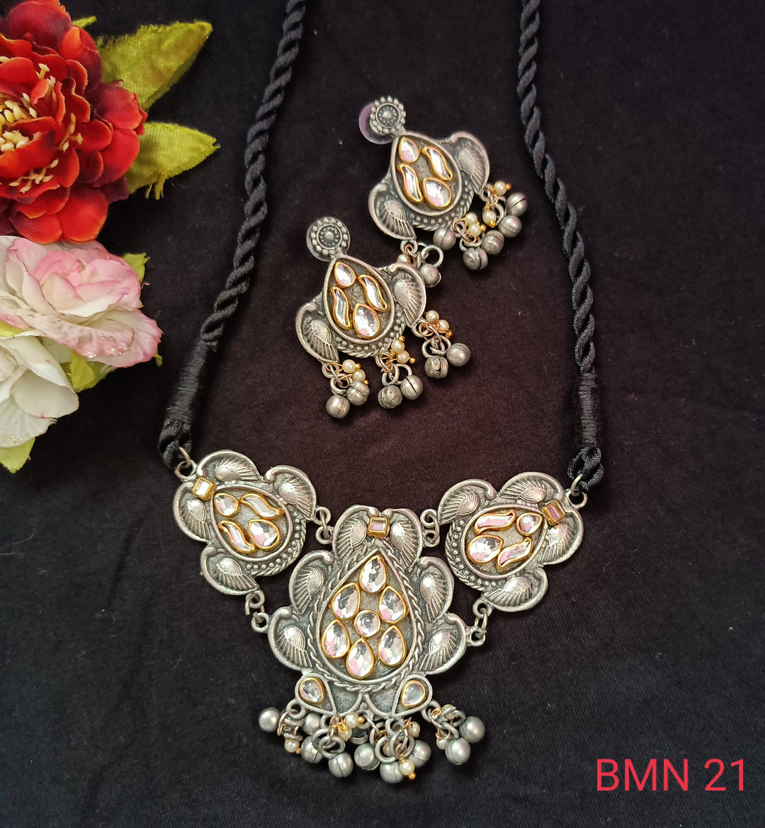 (9-18-NS21) Black Metal Stone Necklace