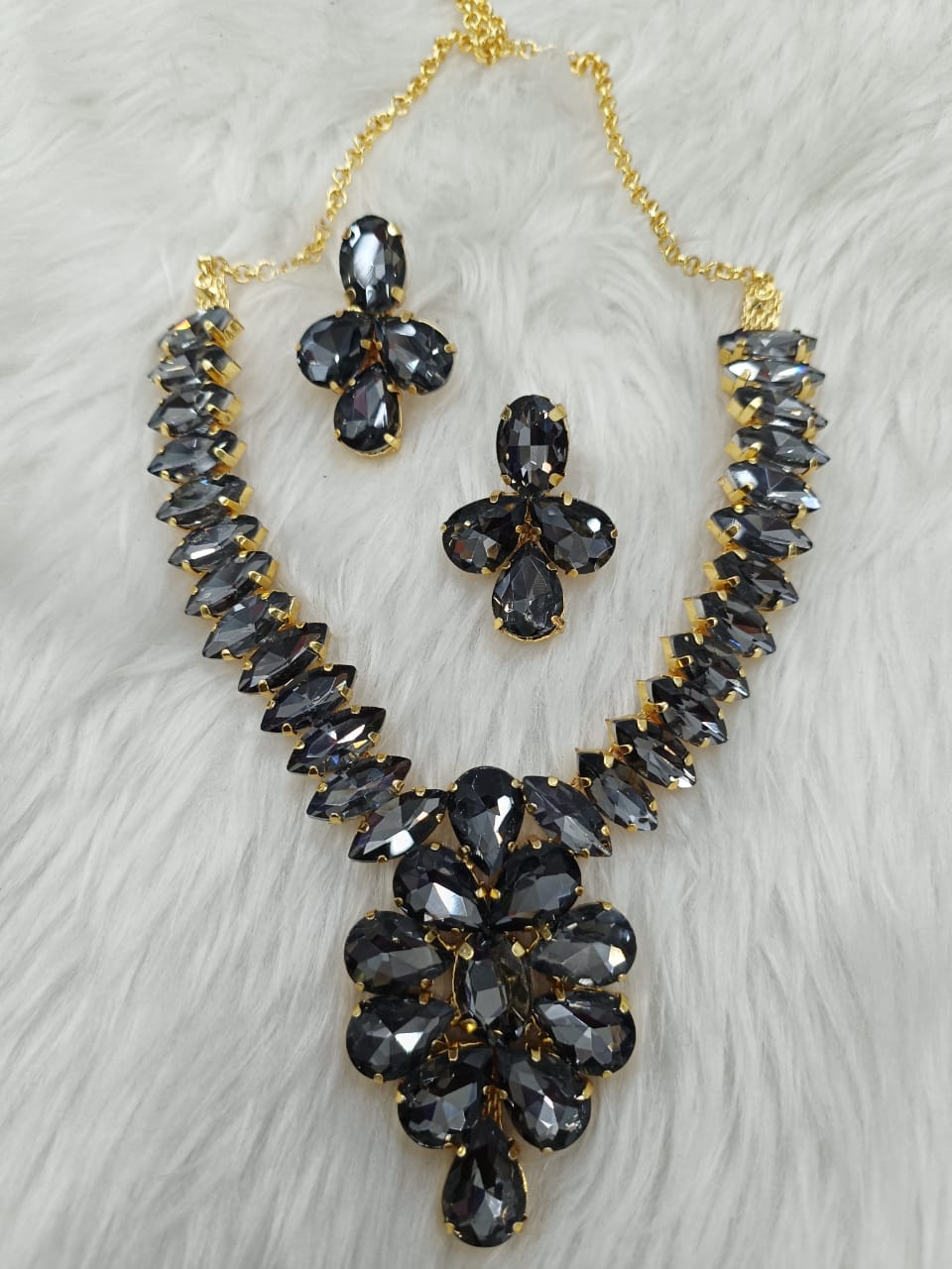 (9-18-NS34) Dark Gray Glass Stone Necklace