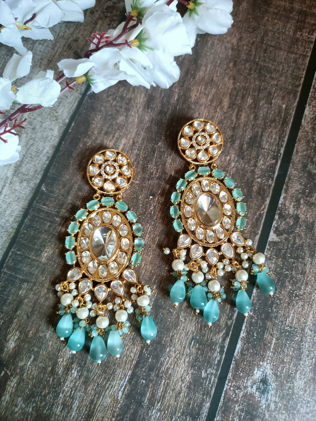 (0118ER006A200) Tyaani Kundan with Beads Statement Earring