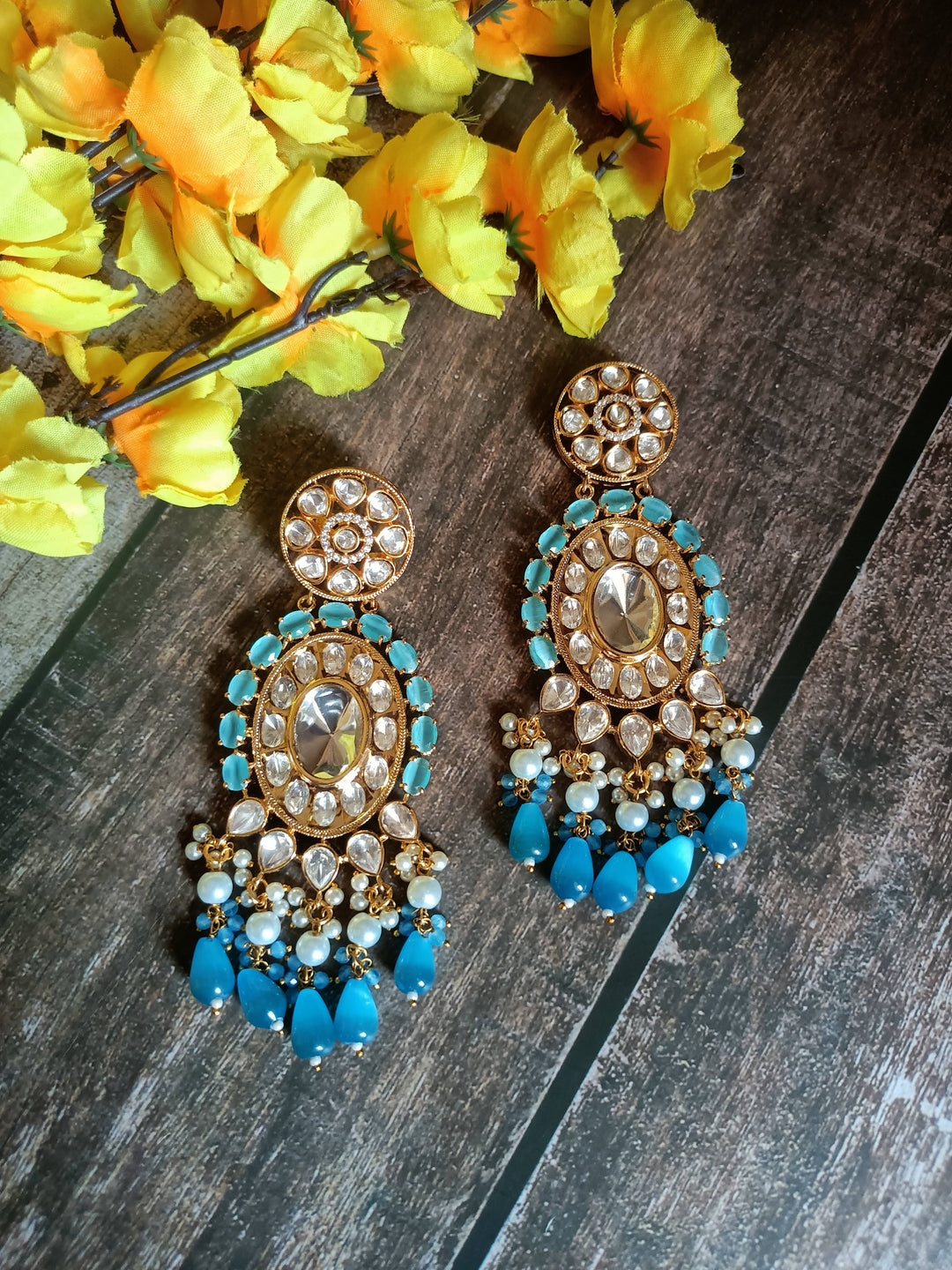 (0118ER006A200) Tyaani Kundan with Beads Statement Earring