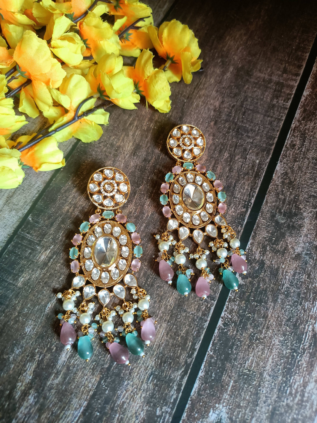 (0118ER006A200) Tyaani Kundan with Beads Statement Earring