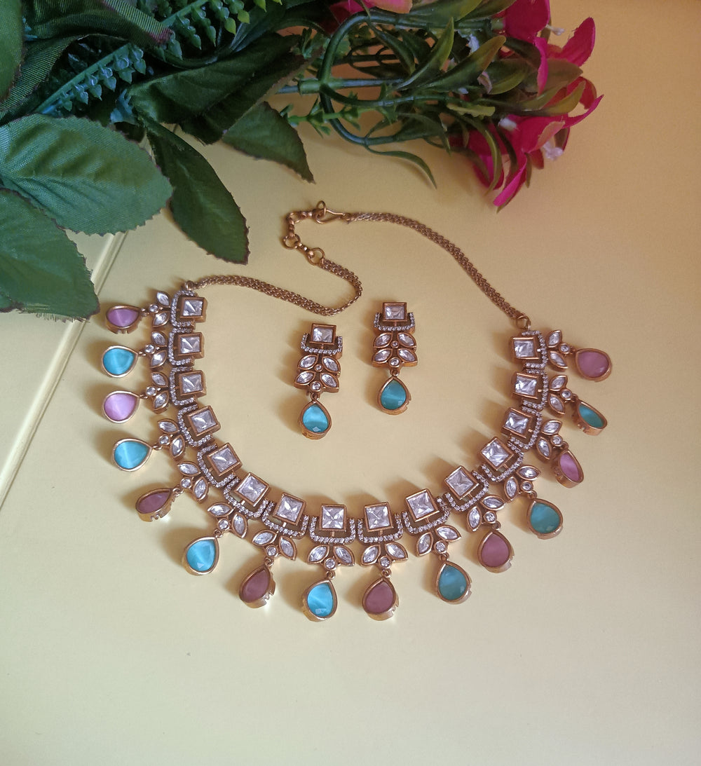 (0118NS066A100) Designer Kundan Gold Finishe Necklace
