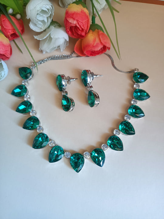 (0356NS005A100) Swarovski Leaf Stone Necklace