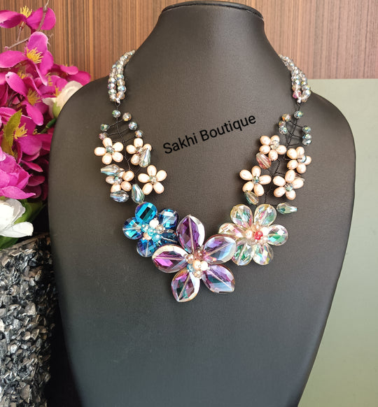 (0518NS009A100) Mother Of Pearl Flower Design Necklace