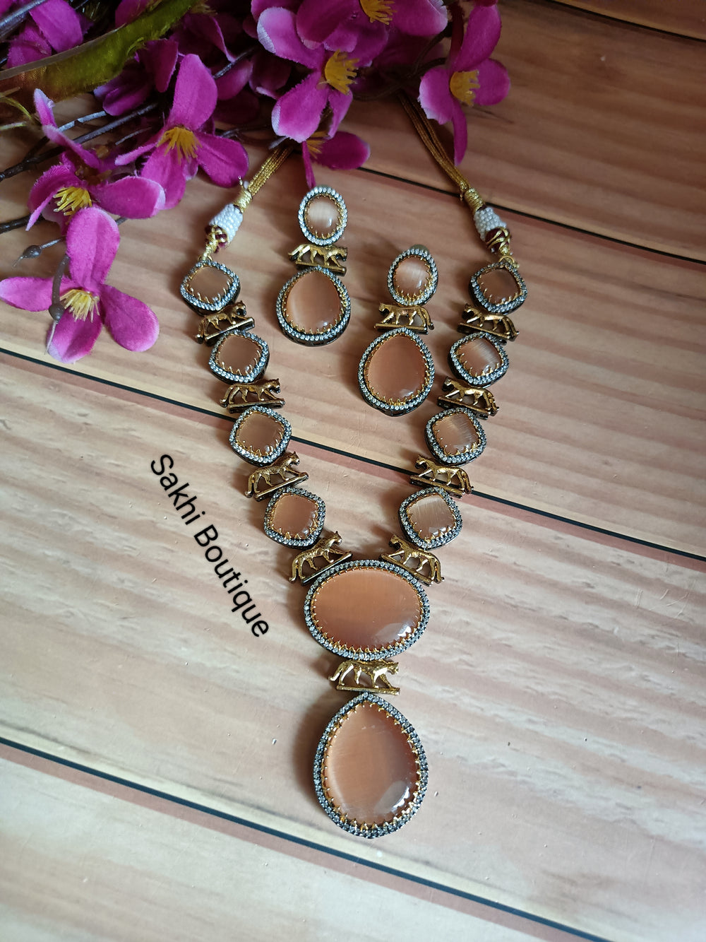 (0518NS037A100)Sabyasachi Inspired Monalisa Stone Big Necklace