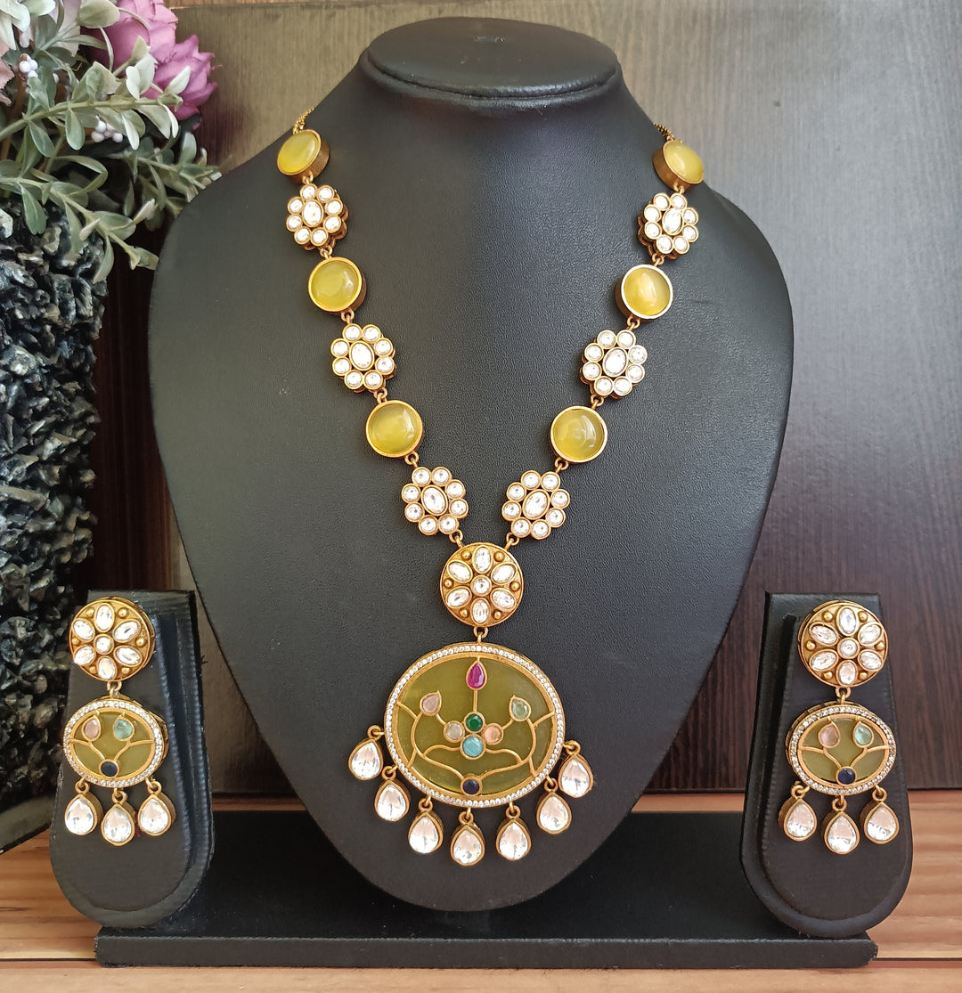 (0518NS056A100) Mother of Pearl Kundan AD Necklace