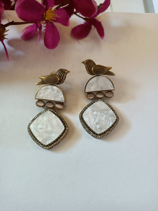 (0556ER003A100) Mother Of Pearl Designer Bird Earring