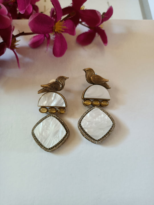 (0556ER003A100) Mother Of Pearl Designer Bird Earring