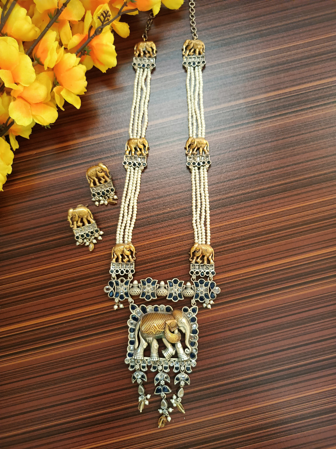 (0718NS044A200) Gold Elephant Kemp Stone Statement Mala