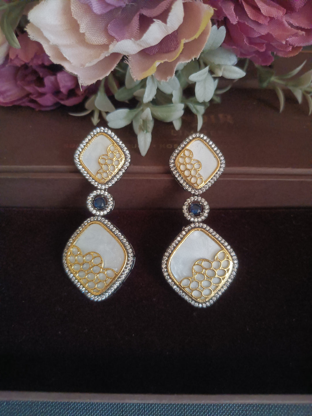 (0754ER004A200) MOP Designer Earring