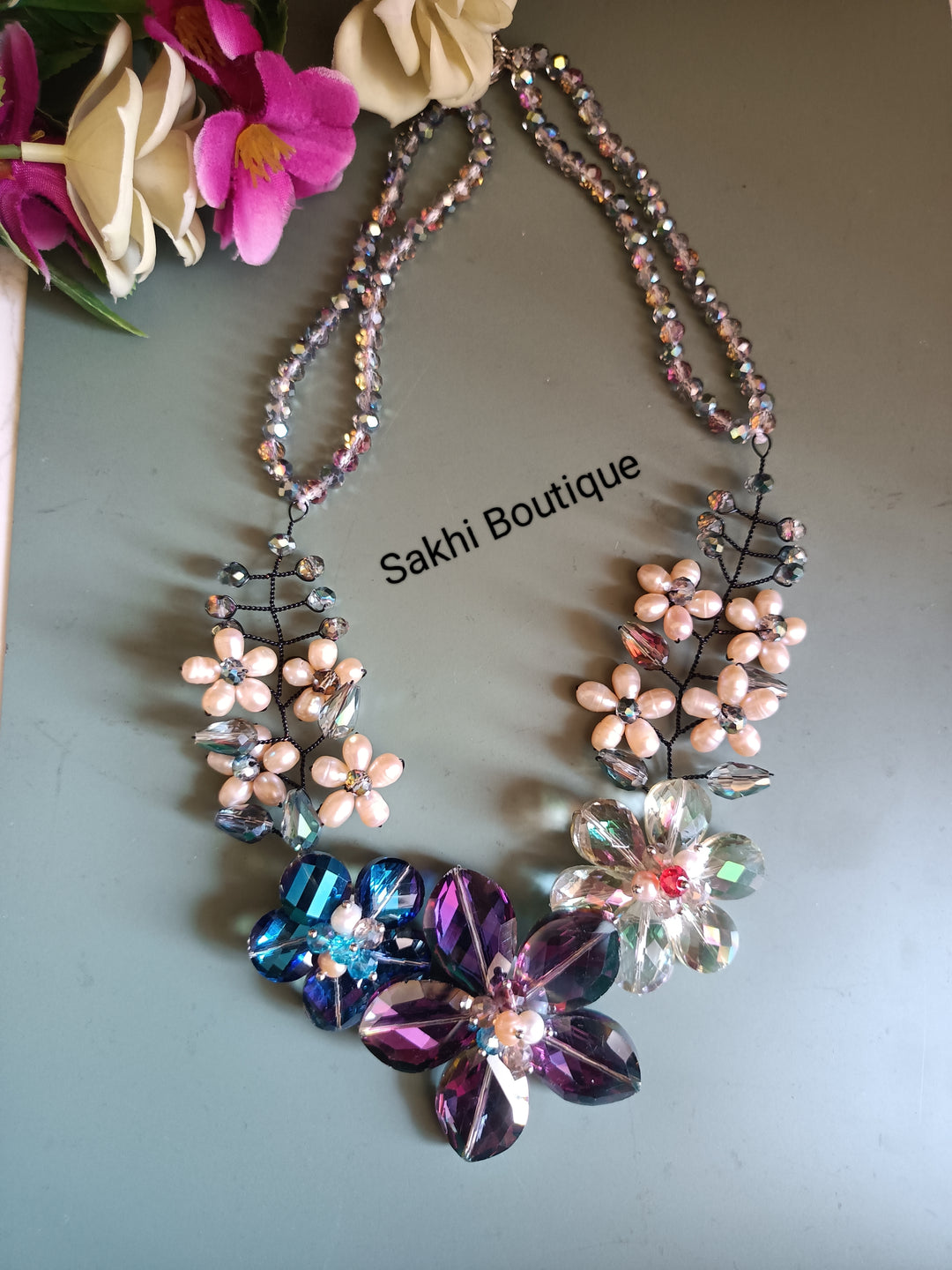 (0518NS009A100) Mother Of Pearl Flower Design Necklace