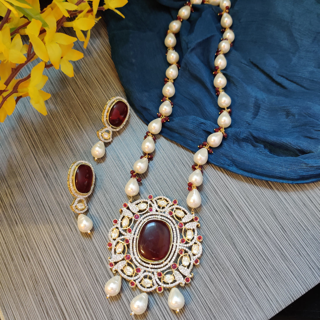 (0118NS043A100) Tyaani Kundan Mother of Pearl Mala Necklace