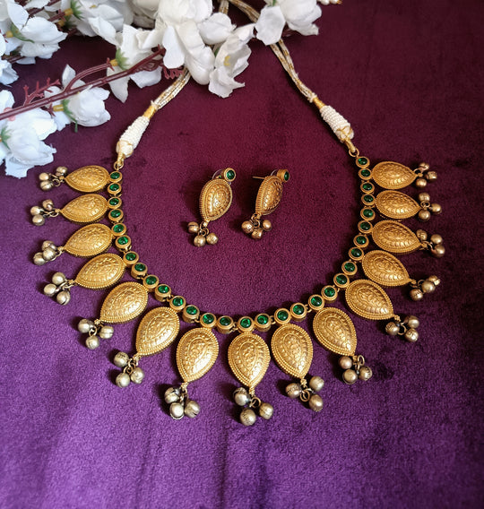 (0980554NS006A20) Antique Apala Polish Necklace