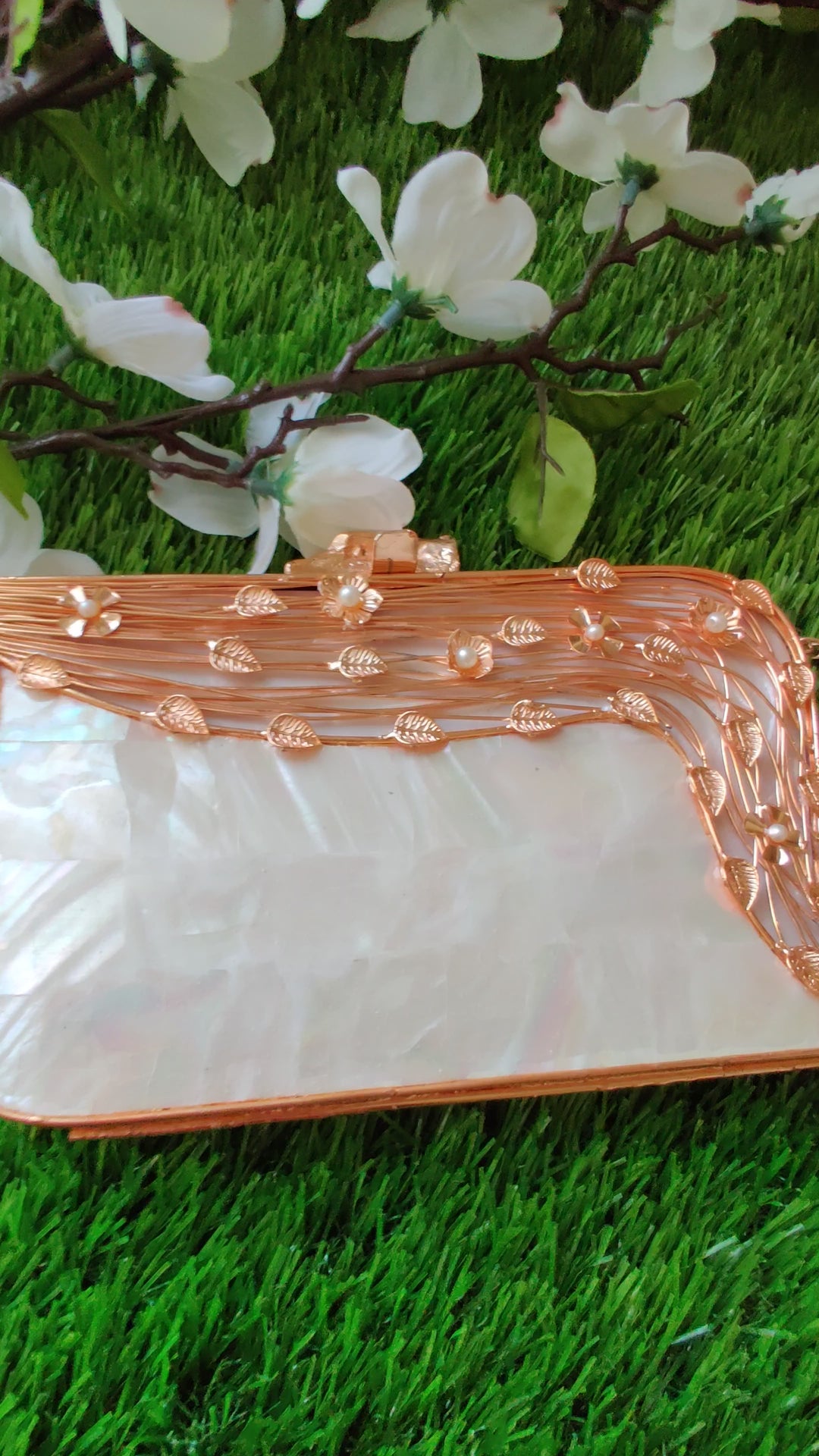 (1818PS006A300) Luxury Mother of Pearl Clutch