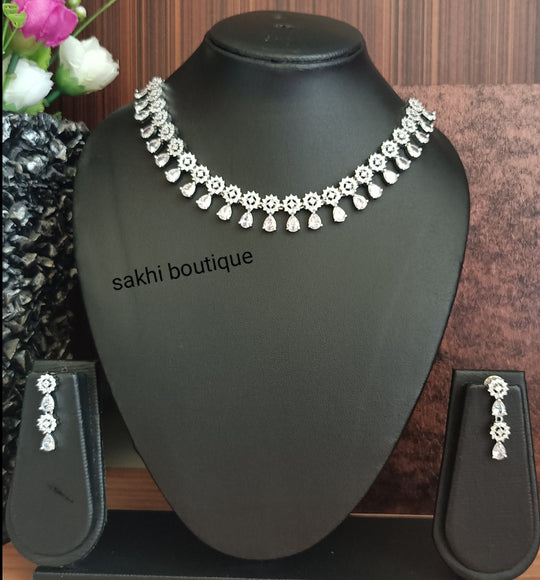 (5-33-NS13) AD Silver Flower  Necklace