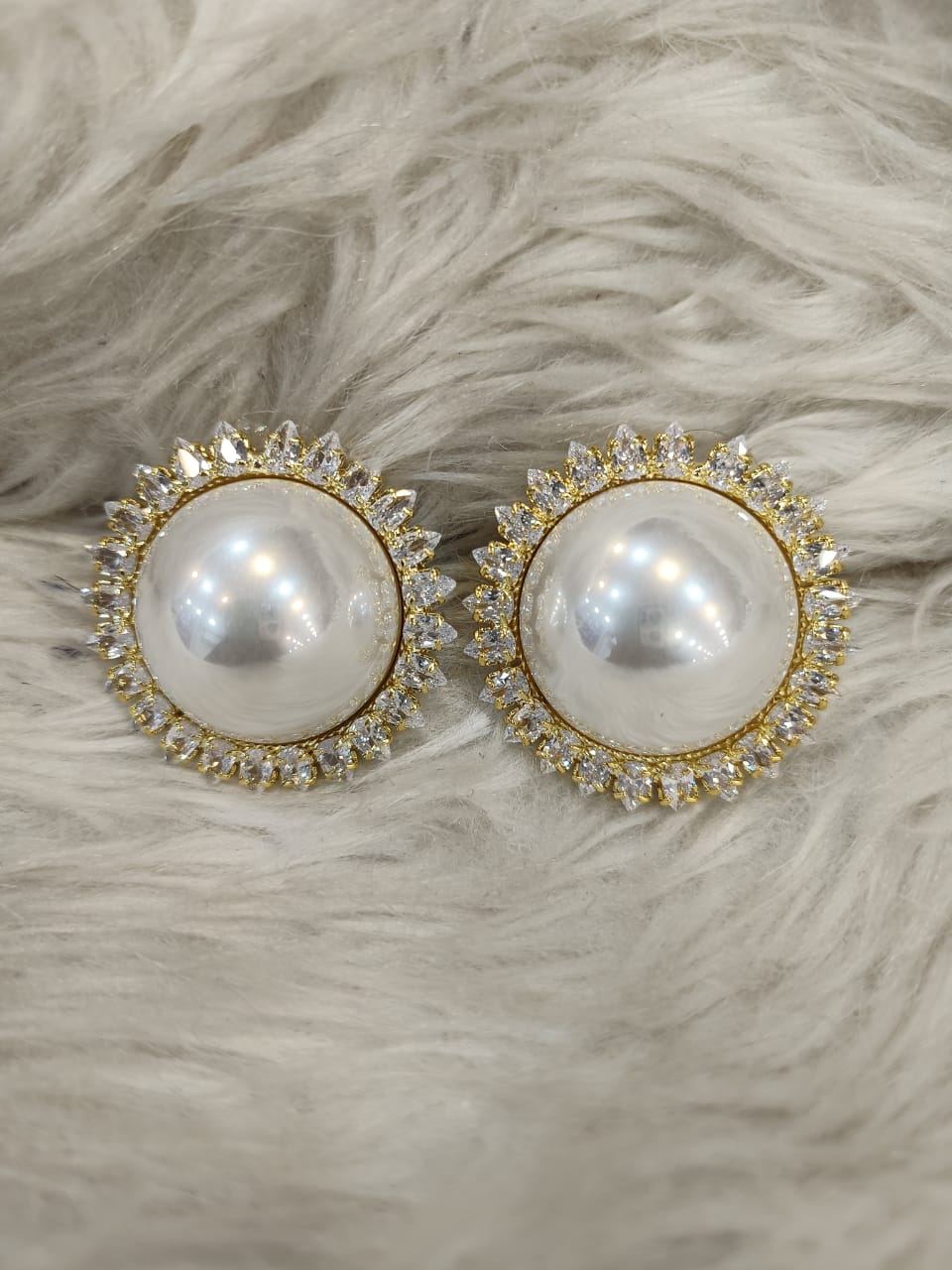 (5-18-ER9) AD Circle Statement Pearl Stud