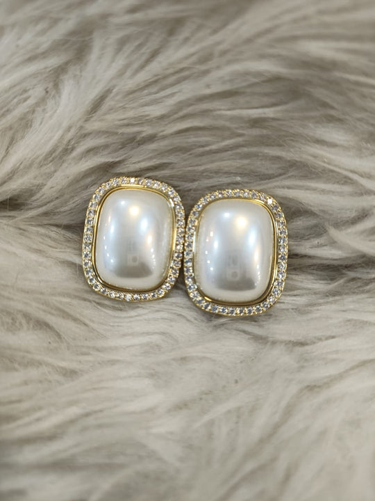 (5-18-ER8)  AD Rectangle Statement Pearl Stud