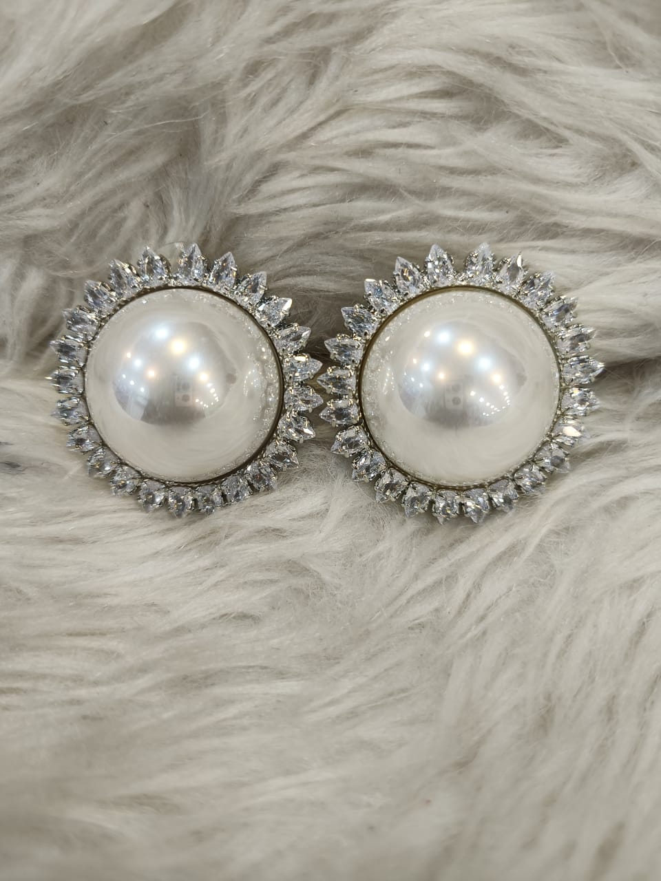 (5-18-ER9) AD Circle Statement Pearl Stud